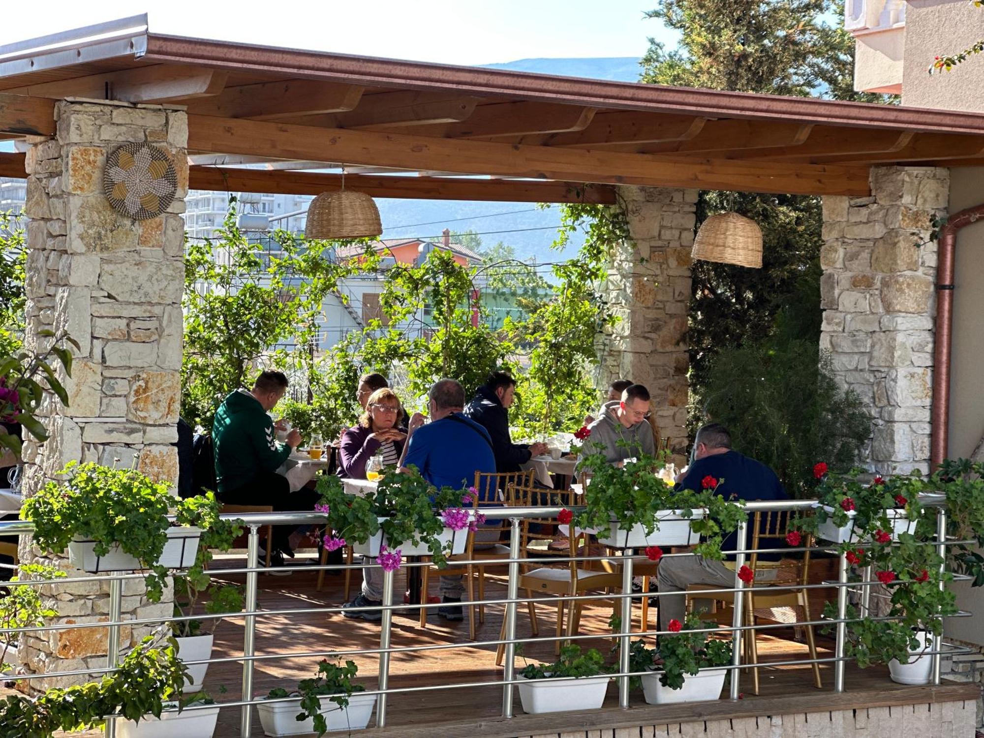 Arial Lofts Hotel Vlorë Buitenkant foto
