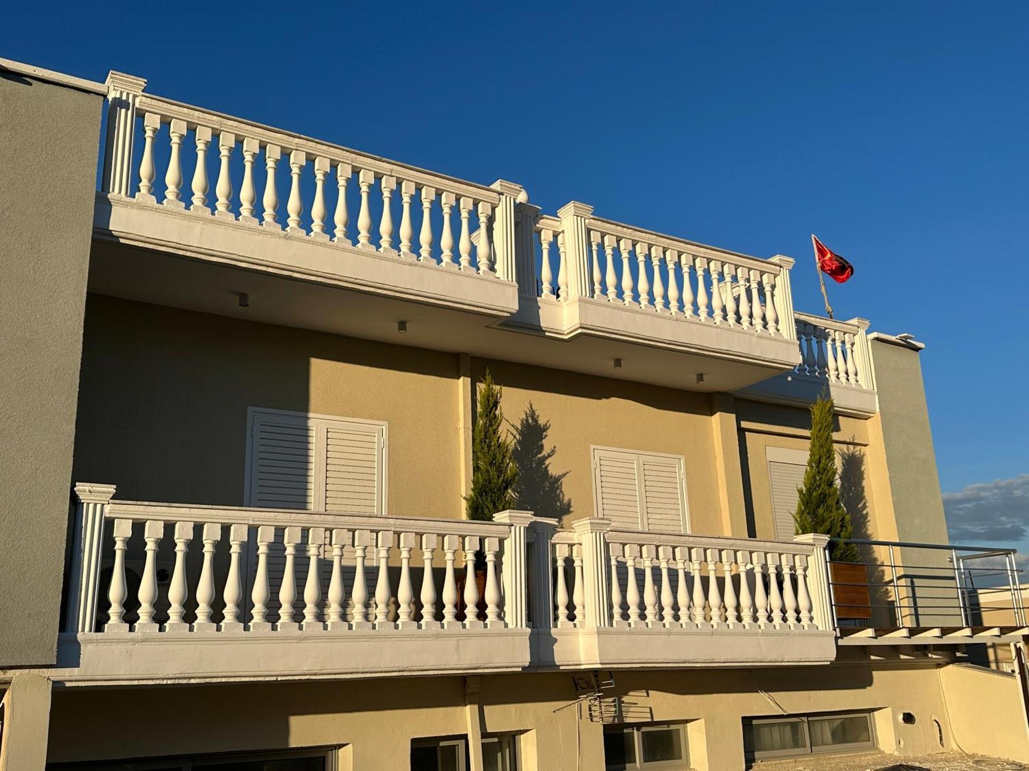 Arial Lofts Hotel Vlorë Buitenkant foto