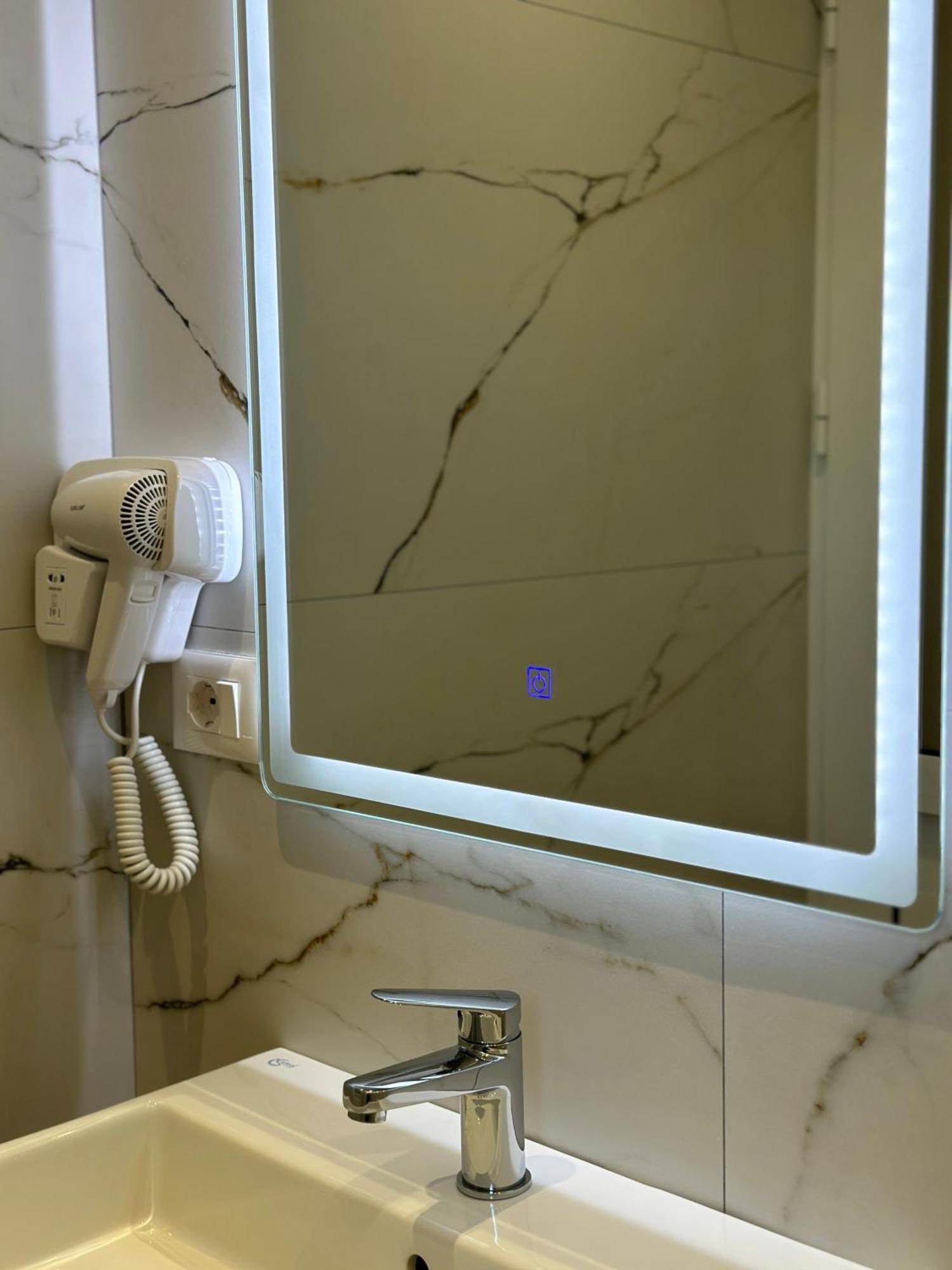 Arial Lofts Hotel Vlorë Buitenkant foto