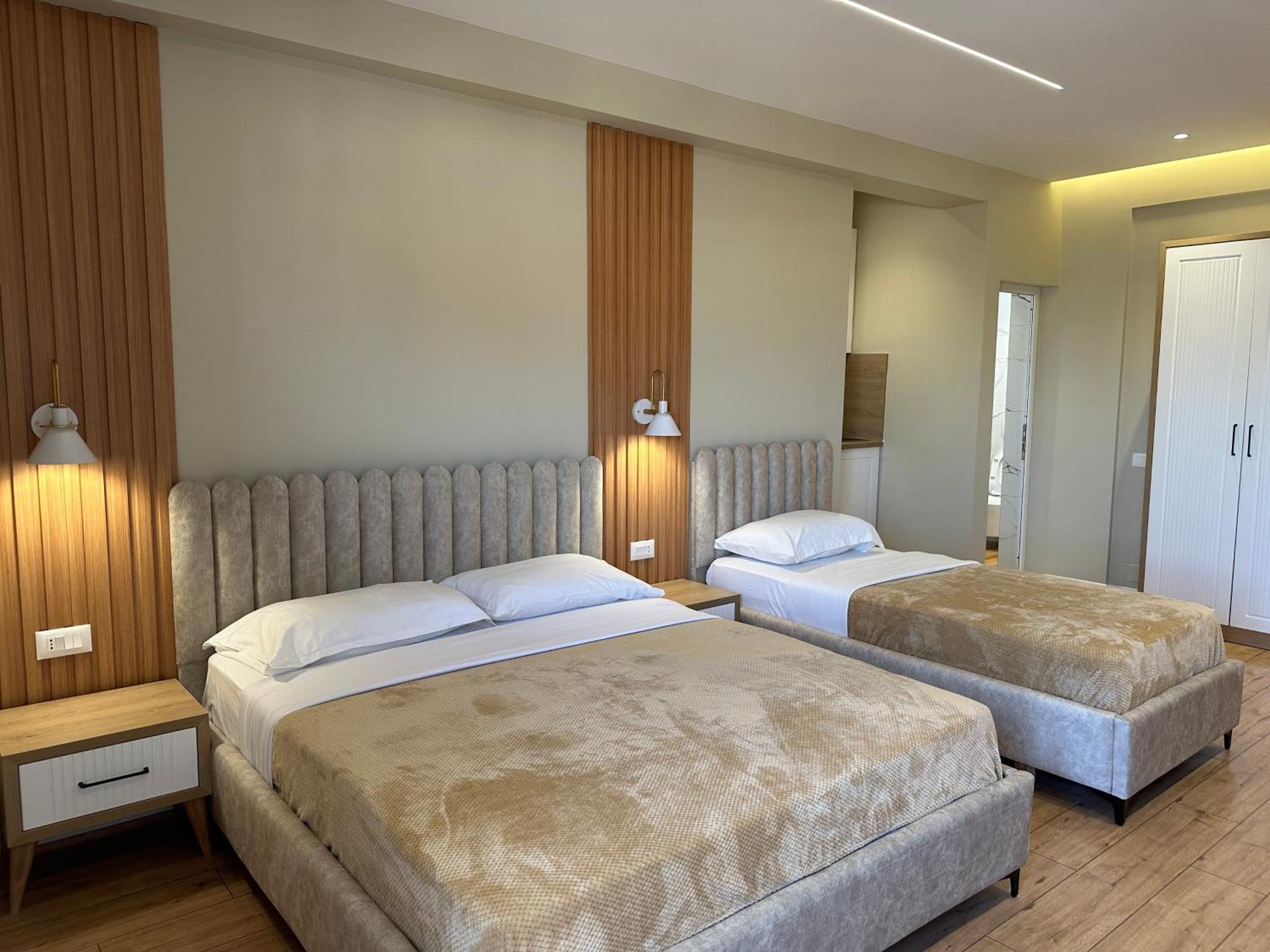Arial Lofts Hotel Vlorë Buitenkant foto